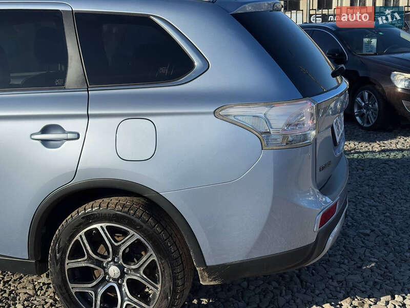 Позашляховик / Кросовер Mitsubishi Outlander 2014 в Стрию