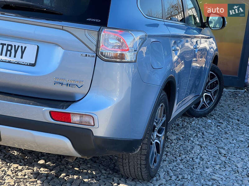 Позашляховик / Кросовер Mitsubishi Outlander 2014 в Стрию
