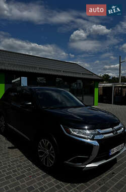Внедорожник / Кроссовер Mitsubishi Outlander 2016 в Кропивницком