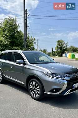 Внедорожник / Кроссовер Mitsubishi Outlander 2021 в 