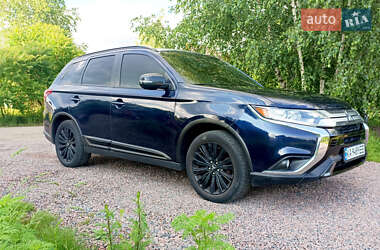 Внедорожник / Кроссовер Mitsubishi Outlander 2020 в Киеве