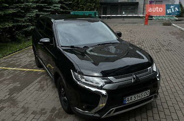 Внедорожник / Кроссовер Mitsubishi Outlander 2019 в Киеве