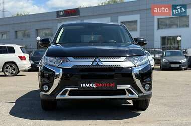 Внедорожник / Кроссовер Mitsubishi Outlander 2020 в 