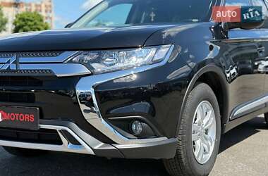 Внедорожник / Кроссовер Mitsubishi Outlander 2020 в 