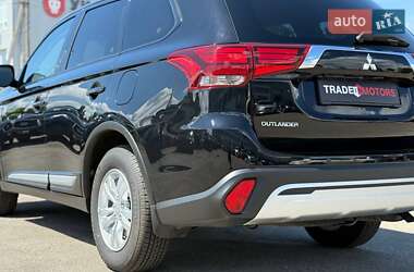 Внедорожник / Кроссовер Mitsubishi Outlander 2020 в 