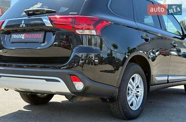 Внедорожник / Кроссовер Mitsubishi Outlander 2020 в 