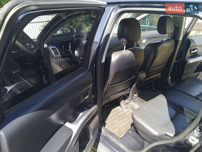 Позашляховик / Кросовер Mitsubishi Outlander 2009 в Літині