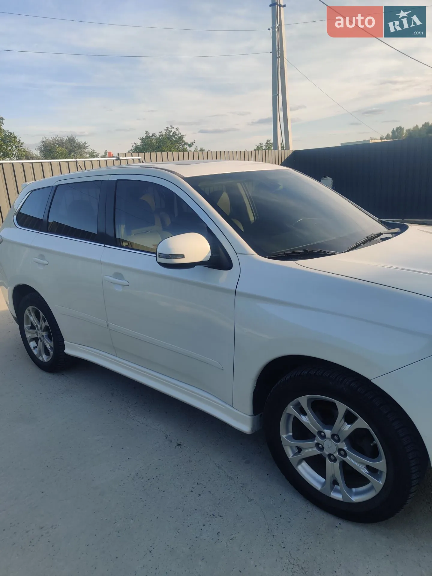 2013 Mitsubishi Outlander - фото 1