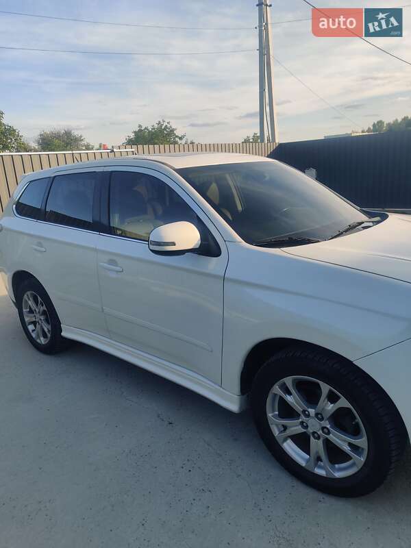 Внедорожник / Кроссовер Mitsubishi Outlander 2013 в Киеве