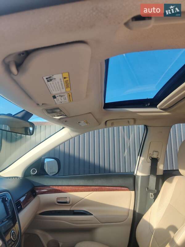 Внедорожник / Кроссовер Mitsubishi Outlander 2013 в Киеве