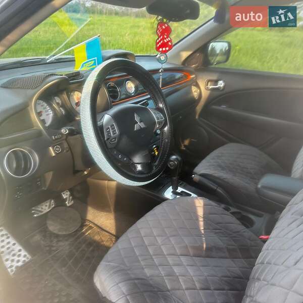 Внедорожник / Кроссовер Mitsubishi Outlander 2008 в Николаеве