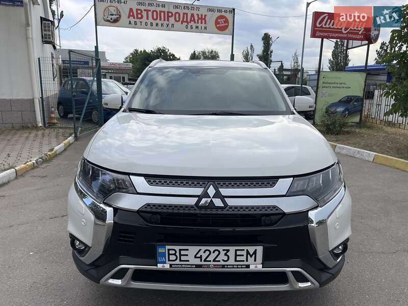 Внедорожник / Кроссовер Mitsubishi Outlander 2018 в Николаеве