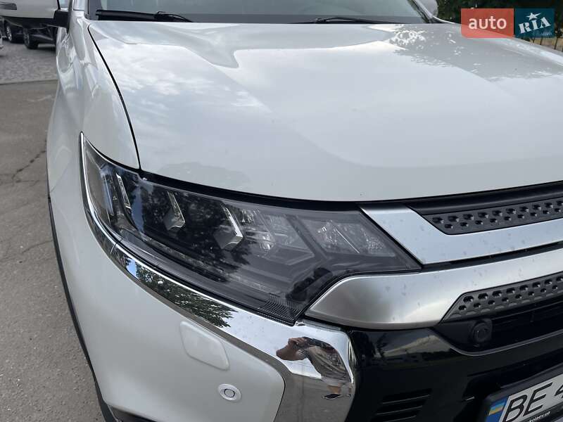 Внедорожник / Кроссовер Mitsubishi Outlander 2018 в Николаеве