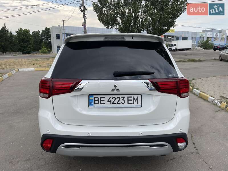 Внедорожник / Кроссовер Mitsubishi Outlander 2018 в Николаеве