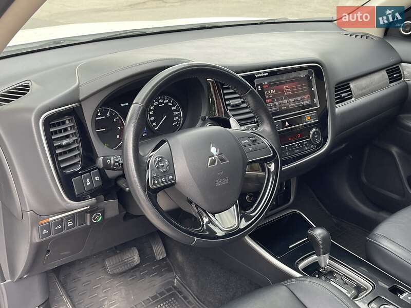 Внедорожник / Кроссовер Mitsubishi Outlander 2018 в Николаеве