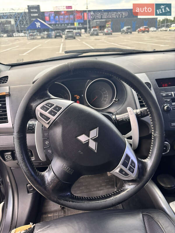Позашляховик / Кросовер Mitsubishi Outlander 2011 в Києві