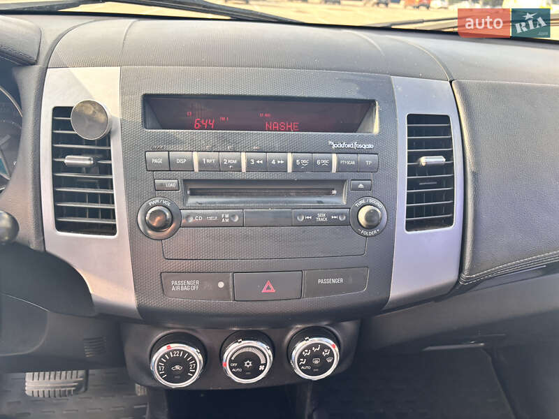 Позашляховик / Кросовер Mitsubishi Outlander 2011 в Києві