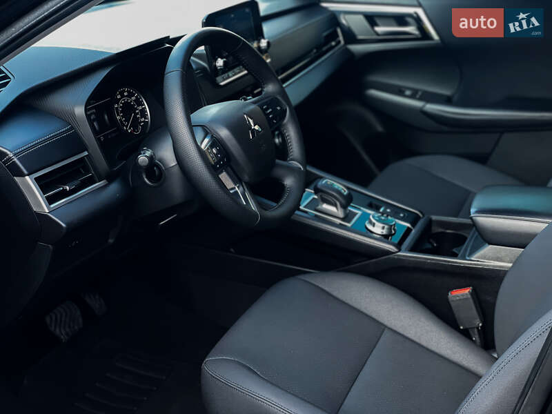 Внедорожник / Кроссовер Mitsubishi Outlander 2022 в Одессе