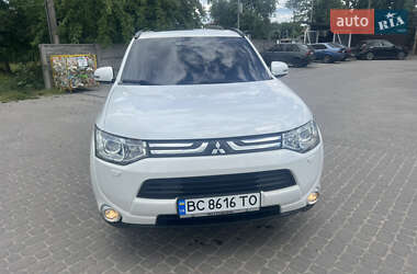 Внедорожник / Кроссовер Mitsubishi Outlander 2012 в 