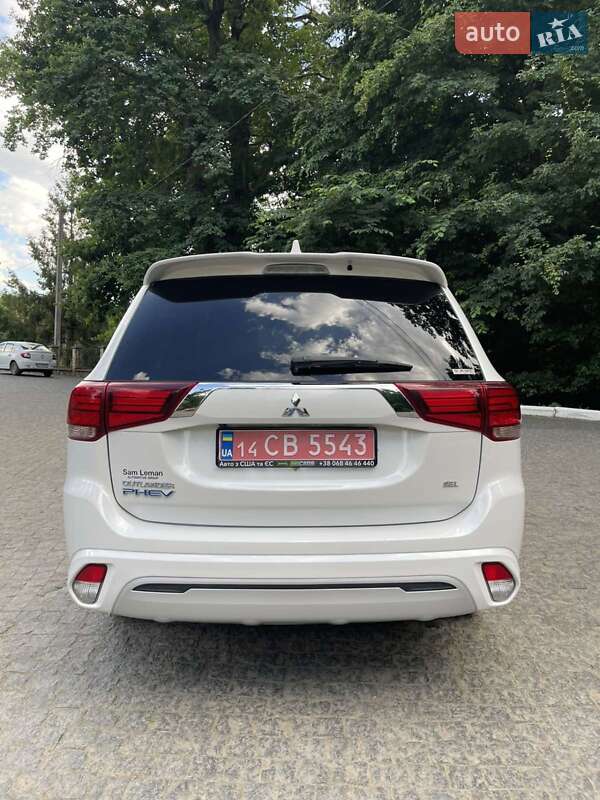 Позашляховик / Кросовер Mitsubishi Outlander 2021 в Чернівцях
