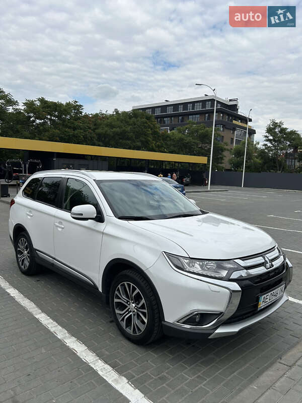 Позашляховик / Кросовер Mitsubishi Outlander 2017 в Дніпрі