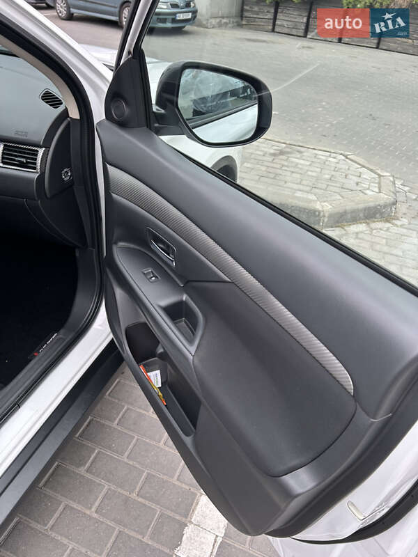 Позашляховик / Кросовер Mitsubishi Outlander 2017 в Дніпрі