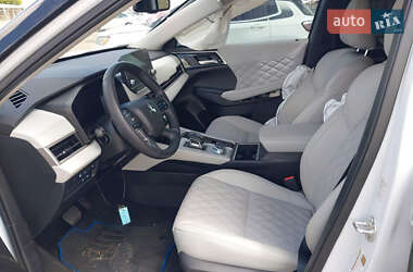 Внедорожник / Кроссовер Mitsubishi Outlander 2023 в 