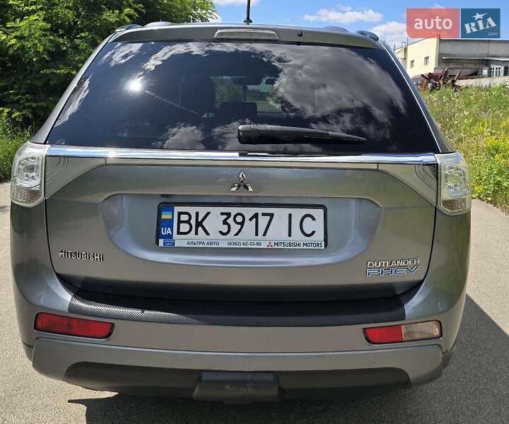 Позашляховик / Кросовер Mitsubishi Outlander 2013 в Рівному