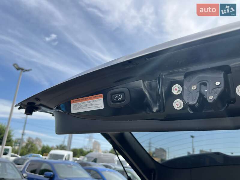 Внедорожник / Кроссовер Mitsubishi Outlander 2020 в Киеве