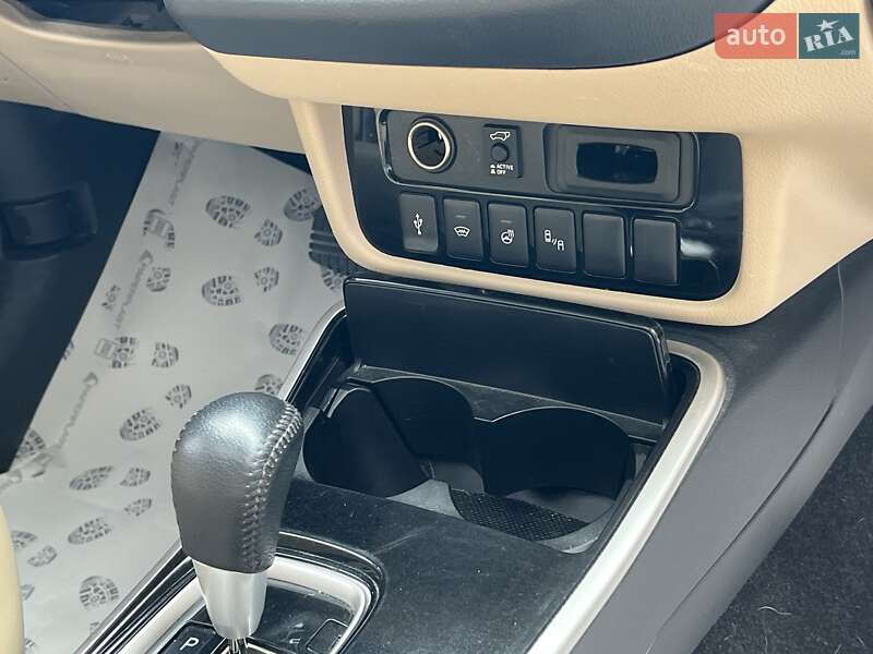 Внедорожник / Кроссовер Mitsubishi Outlander 2020 в Киеве