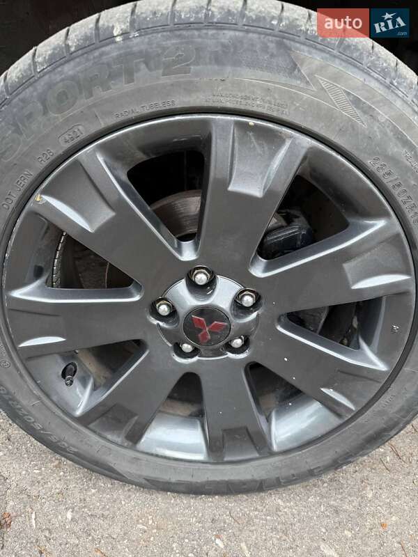 Внедорожник / Кроссовер Mitsubishi Outlander 2010 в Путивле