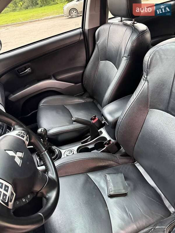 Внедорожник / Кроссовер Mitsubishi Outlander 2010 в Путивле