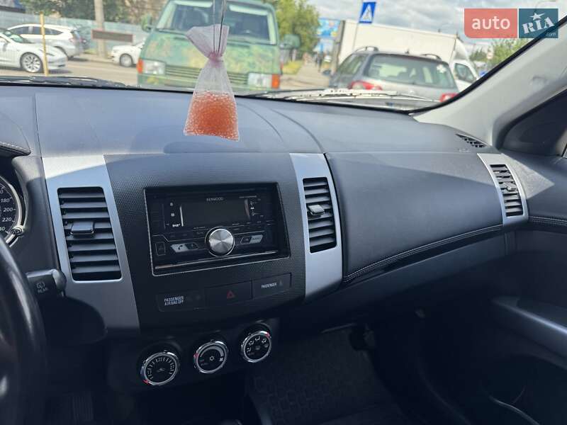 Внедорожник / Кроссовер Mitsubishi Outlander 2010 в Киеве