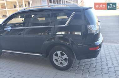 Внедорожник / Кроссовер Mitsubishi Outlander 2010 в 