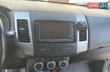 Внедорожник / Кроссовер Mitsubishi Outlander 2010 в 
