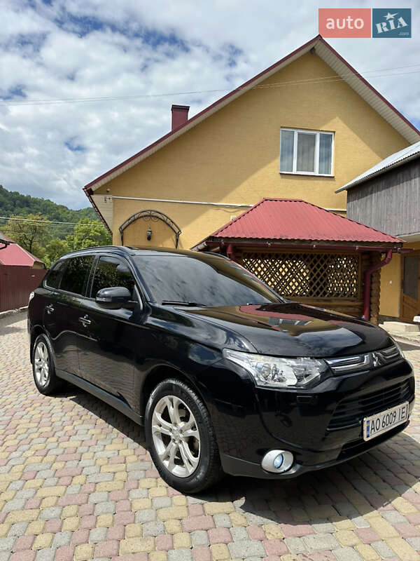 Позашляховик / Кросовер Mitsubishi Outlander 2013 в Тячеві