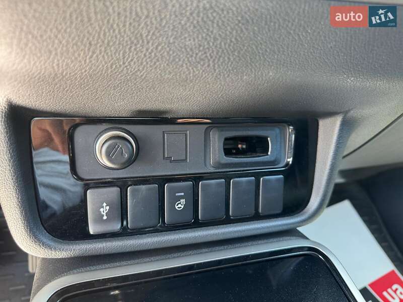Внедорожник / Кроссовер Mitsubishi Outlander 2021 в Запорожье
