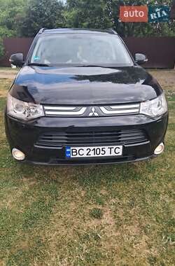 Позашляховик / Кросовер Mitsubishi Outlander 2012 в Стрию