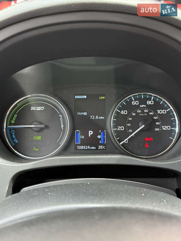 Позашляховик / Кросовер Mitsubishi Outlander 2018 в Києві