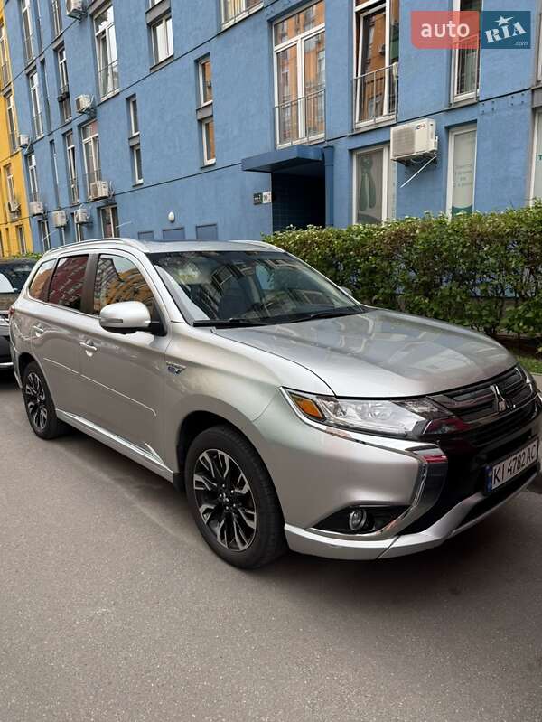 Позашляховик / Кросовер Mitsubishi Outlander 2018 в Києві