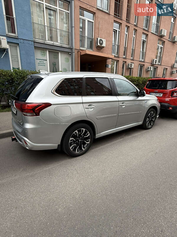 Позашляховик / Кросовер Mitsubishi Outlander 2018 в Києві