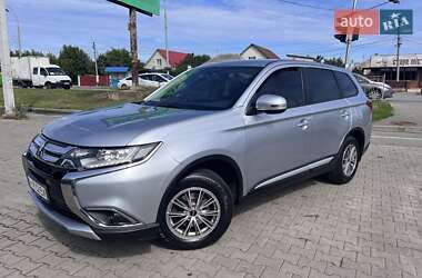 Внедорожник / Кроссовер Mitsubishi Outlander 2016 в Киеве