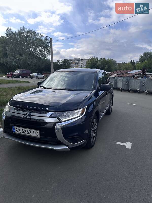 Позашляховик / Кросовер Mitsubishi Outlander 2018 в Харкові