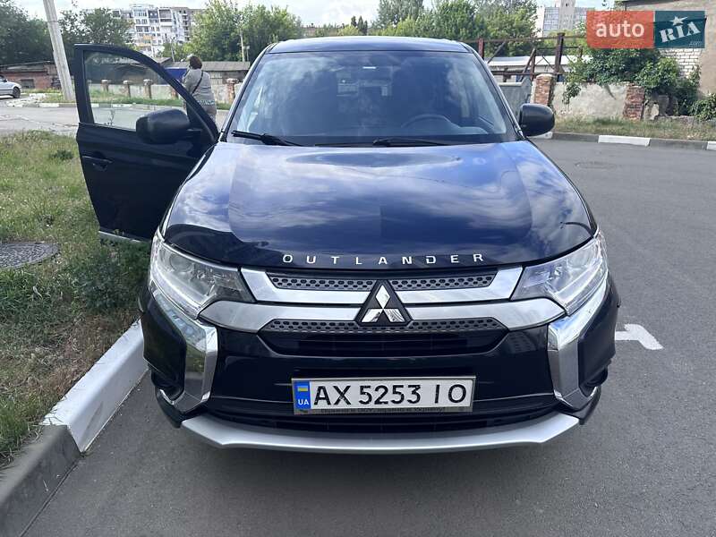 Позашляховик / Кросовер Mitsubishi Outlander 2018 в Харкові