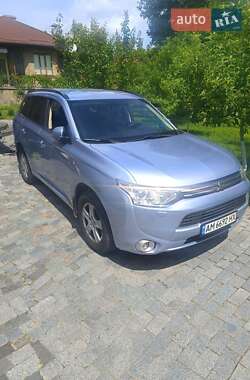 Внедорожник / Кроссовер Mitsubishi Outlander 2014 в Житомире