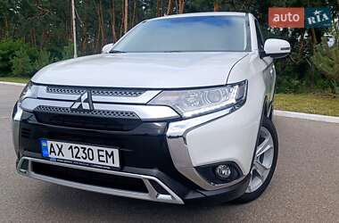 Позашляховик / Кросовер Mitsubishi Outlander 2021 в Києві