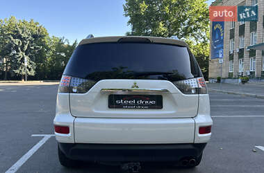 Внедорожник / Кроссовер Mitsubishi Outlander 2010 в 
