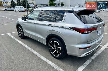 Внедорожник / Кроссовер Mitsubishi Outlander 2023 в 