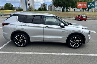 Внедорожник / Кроссовер Mitsubishi Outlander 2023 в 