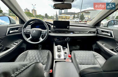Внедорожник / Кроссовер Mitsubishi Outlander 2023 в 